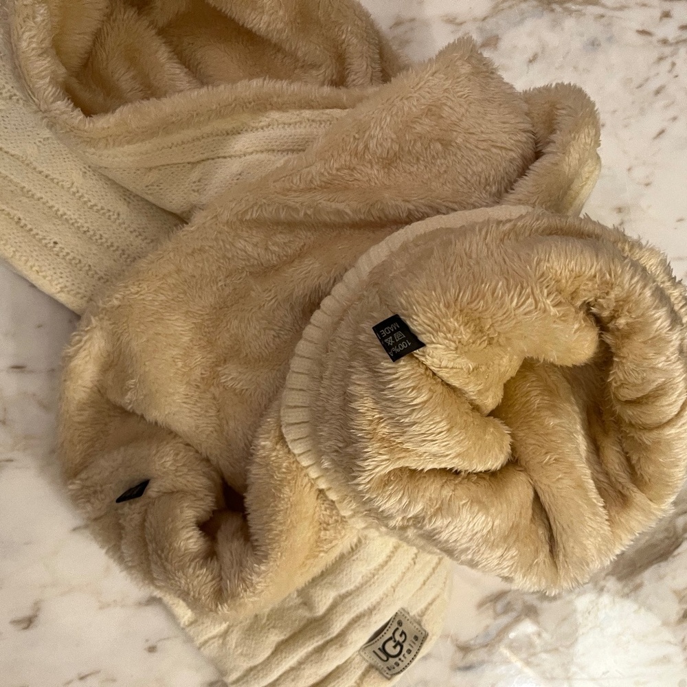 UGG Winter Cream and Beige Sweater Weather pom pom hat infinity scarf Set. NWT - Picture 3 of 7